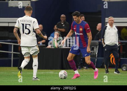 Arlington, Usa. 29. Juli 2023. 29. Juli 2023, Arlington, Texas, Usa: Arlington, Texas, USA: Robert Lewandowski von Barcelona in Aktion während des Spiels der Fußball-Champions-Tour zwischen Barcelona und Real Madrid, gespielt am Samstag, den 29. Juli 2023 im AT&T Stadium in Arlington, Texas, USA. (Foto: Javier Vicencio/Eyepix Group) Kredit: Eyepix Group/Alamy Live News Stockfoto