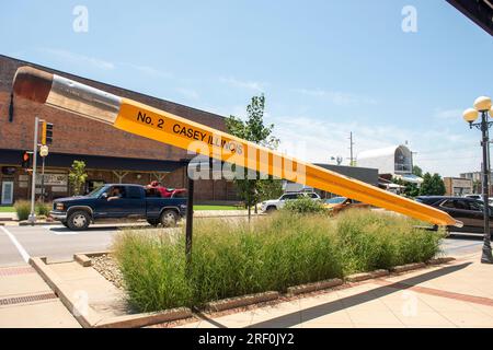 Oft mit dem größten der Welt verwechselt, ist dies nur eine übergroße Nachbildung eines Lieblingsstifts eines Lehrers. Casey, Illinois. Stockfoto