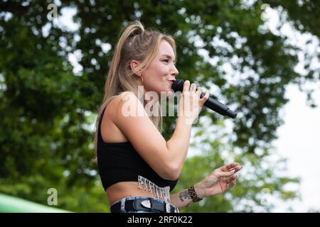 Sonia Liebing beim Sommer-, Sport- und Parkfest im Schlosspark. Kreba-Neudorf, 30.07.2023 Stockfoto