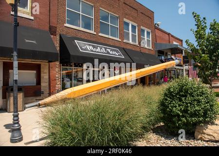 Oft mit dem größten der Welt verwechselt, ist dies nur eine übergroße Nachbildung eines Lieblingsstifts eines Lehrers. Casey, Illinois. Stockfoto