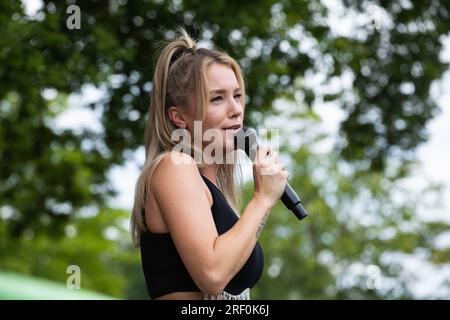 Sonia Liebing beim Sommer-, Sport- und Parkfest im Schlosspark. Kreba-Neudorf, 30.07.2023 Stockfoto