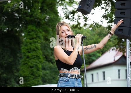 Sonia Liebing beim Sommer-, Sport- und Parkfest im Schlosspark. Kreba-Neudorf, 30.07.2023 Stockfoto