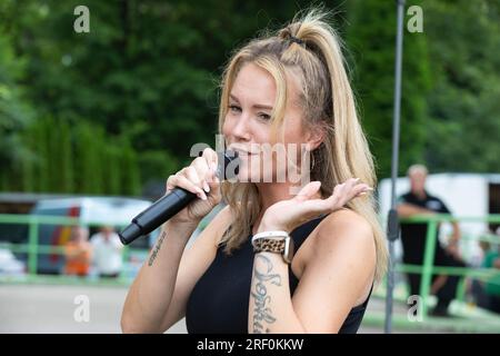 Sonia Liebing beim Sommer-, Sport- und Parkfest im Schlosspark. Kreba-Neudorf, 30.07.2023 Stockfoto