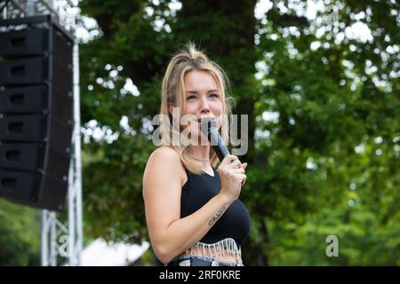 Sonia Liebing beim Sommer-, Sport- und Parkfest im Schlosspark. Kreba-Neudorf, 30.07.2023 Stockfoto