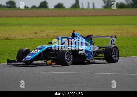 Dalton on Tees, 29. Juli 2023. Aqil Alibhai fährt zum Virtuosi Racing bei der britischen Meisterschaft ROKIT F4 auf dem Croft Circuit. Kredit: Colin Edwards Stockfoto