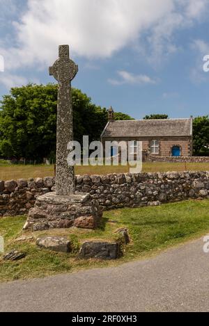 Insel Iona, Schottland, Vereinigtes Königreich. 6. Juni 2023 MacLeans Cross, wo mittelalterliche Pilger pausierten, um zu beten, in der Nähe der Abtei Iona, der Isle of Iona, Schottland, Großbritannien Stockfoto