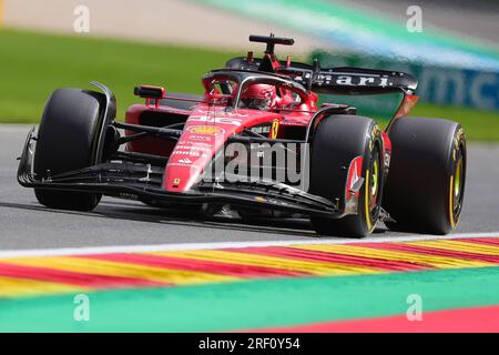 Stavelot, Belgien. 30. Juli 2023. Ferraris Monegasque-Fahrer Charles Leclerc nimmt am 30. Juli 2023 an der Rennveranstaltung des Großen Formel-1-Preises Belgiens 2023 auf dem Circuit of Spa-Francorchamps, Stavelot, Belgien, Teil. Kredit: Zheng Huansong/Xinhua/Alamy Live News Stockfoto