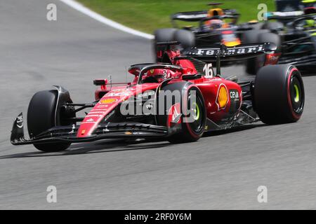 Stavelot, Belgien. 30. Juli 2023. Ferraris Monegasque-Fahrer Charles Leclerc nimmt am 30. Juli 2023 an der Rennveranstaltung des Großen Formel-1-Preises Belgiens 2023 auf dem Circuit of Spa-Francorchamps, Stavelot, Belgien, Teil. Kredit: Zheng Huansong/Xinhua/Alamy Live News Stockfoto