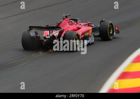 Stavelot, Belgien. 30. Juli 2023. Ferraris Monegasque-Fahrer Charles Leclerc nimmt am 30. Juli 2023 an der Rennveranstaltung des Großen Formel-1-Preises Belgiens 2023 auf dem Circuit of Spa-Francorchamps, Stavelot, Belgien, Teil. Kredit: Zheng Huansong/Xinhua/Alamy Live News Stockfoto