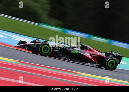 Stavelot, Belgien. 30. Juli 2023. Alfa Romeos chinesischer Fahrer Zhou Guanyu tritt am 30. Juli 2023 beim Rennen des Formel-1-Grand Prix 2023 in Belgien auf dem Circuit of Spa-Francorchamps in Stavelot, Belgien, an. Kredit: Zheng Huansong/Xinhua/Alamy Live News Stockfoto