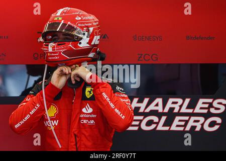 Stavelot, Belgien. 30. Juli 2023. Ferraris Monegasque-Fahrer Charles Leclerc reagiert vor dem Rennen des Formel-1-Großen Preises Belgiens 2023 auf dem Circuit of Spa-Francorchamps, Stavelot, Belgien, am 30. Juli 2023. Kredit: Zheng Huansong/Xinhua/Alamy Live News Stockfoto