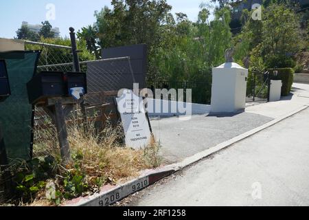 Los Angeles, Kalifornien, USA 30. Juli 2023 Schauspielerin Virginia Madsen und Schauspielerin Judd Nelson ehemaliges Haus auf der 9206 Cordell Mews Drive am 30. Juli 2023 in Los Angeles, Kalifornien, USA. Foto: Barry King/Alamy Stock Photo Stockfoto