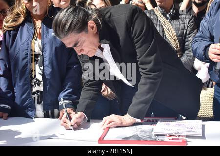 Bogota, Kolumbien. 29. Juli 2023. Kolumbianischer Politiker für die politische Allianz "Pacto Historico" Gustavo Bolivar (C) während seiner Inschrift als Kandidat für das Amt des Bürgermeisters von Bogota, Kolumbien am 29. Juli 2023. Foto: Cristian Bayona/Long Visual Press Credit: Long Visual Press/Alamy Live News Stockfoto