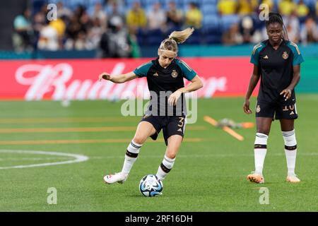 Sydney, Australien. 30. Juli 2023. Kathrin Hendrich aus Deutschland erwärmt sich vor dem FIFA Frauen-Weltmeisterschaftsspiel 2023 Gruppe H zwischen Deutschland und Kolumbien im Sydney Football Stadium am 30. Juli 2023 in Sydney, Australien. Kredit: IOIO IMAGES/Alamy Live News Stockfoto