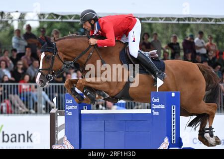 Prag, Tschechische Republik. 28. Juli 2023. Filip Dolezal aus der Tschechischen Republik tritt am Prag-Cup CET, internationalen Springwettbewerben der Kategorie CSIO4*, Nationenpokal in Prag, Tschechische Republik, am 28. Juli 2023 an. Kredit: Michal Kamaryt/CTK Photo/Alamy Live News Stockfoto