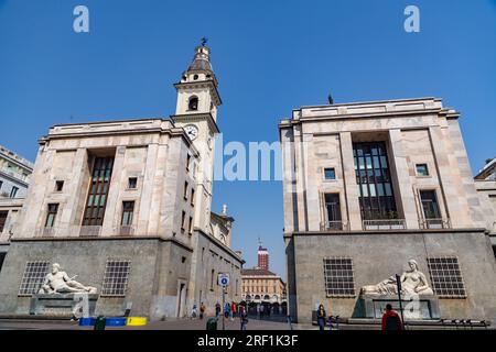 Turin, Italien - 28. März 2022: Piazza CLN ist ein kleiner Platz im historischen Zentrum von Turin, gleich hinter den beiden Zwillingskirchen auf der Piazza San C. Stockfoto