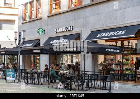 Turin, Italien - 27. März 2022: Starbucks Niederlassung im Zentrum von Turin in Piemont, Italien. Stockfoto