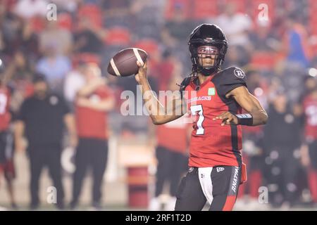 Ottawa, Kanada. 30. Juni 2023. Ottawa Redblacks Quarterback Tyrie Adams (7) wirft während des CFL-Spiels zwischen Edmonton Elks und Ottawa Redblacks im TD Place Stadium in Ottawa, Kanada. Daniel Lea/CSM/Alamy Live News Stockfoto