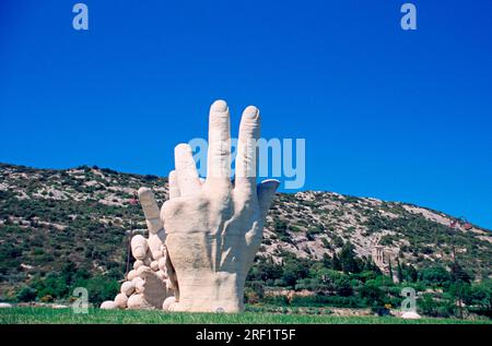 Skulptur der Hände, Notre Dame d'Aubune, Provence, Südfrankreich