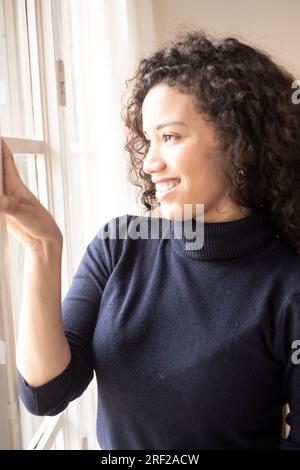 Junge Geschäftsfrau in einem modernen Büro Stockfoto