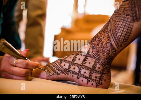 Kenianische Indische Asiatische Hinduistische Hochzeiten Traditionelle Zeremonie Henna Dekoration Kunst Mehendi Mehndi Sangeet Havan Übliche Fotografen In Nairobi City County Stockfoto