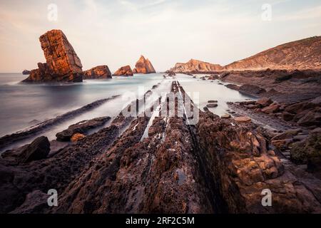 Dramatischen Blick auf Playa de la Arnia, Kantabrien, Spanien Stockfoto