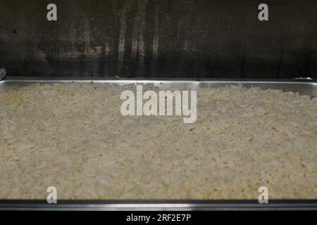 Kenianische Küche umfasst Ugali, Chapati, Githeri, Ziege, Nyama Choma, Eintöpfe, Samosas und Sukuma Wiki. Ugali ist ein Maismehl, ähnlich wie amerikanische Grütze, Stockfoto