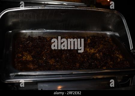 Kenianische Küche umfasst Ugali, Chapati, Githeri, Ziege, Nyama Choma, Eintöpfe, Samosas und Sukuma Wiki. Ugali ist ein Maismehl, ähnlich wie amerikanische Grütze, Stockfoto