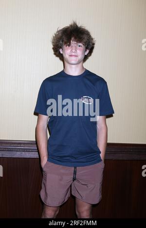 LOS ANGELES - JULI 28: Enzo De Angelis bei den General Hospital Fan Activities 28 2023. Juli im Embassy Suites am 28. Juli 2023 in Glendale, CA Stockfoto