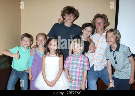 LOS ANGELES - JULI 28: Enzo De Angelis, Hudson West, General Hospital Child Actors at the General Hospital Fan Activities Juli 28 2023 in den Embassy Suites am 28. Juli 2023 in Glendale, CA Stockfoto