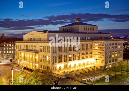 Oper Leipzig am Augustusplatz am Abend, Deutschland, Sachsen, Leipzig Stockfoto