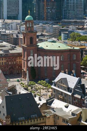 Blick auf die St. Paul's Kirche vor dem Bankenviertel, Deutschland, Hessen, Frankfurt am Main Stockfoto