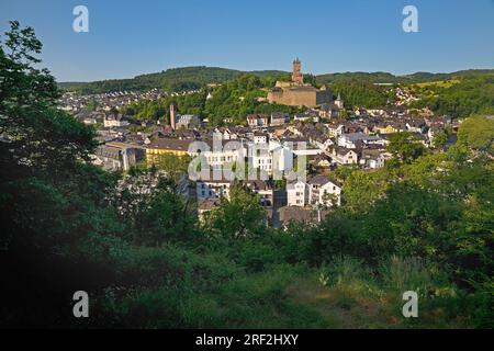 Stadt Dillenburg mit dem Wilhelm-Turm, Deutschland, Hessen, Dillenburg Stockfoto