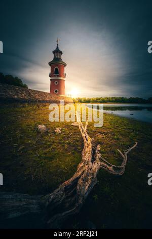 Leuchtturm am Moritzburger See in Sachsen bei Dresden am Abend bei langer Exposition Stockfoto