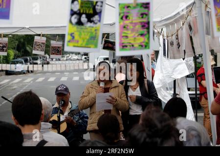 Nicht exklusiv: 30. Juli 2023, Mexiko-Stadt, Mexiko: Alma und Patricia Espinosa, Schwestern des Fotojournalisten Ruben Espinosa, ermordet in Colonia Narvarte Stockfoto