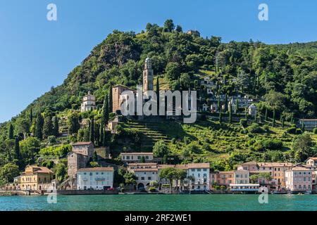Blick auf Morcote auf dem Lugano-See, das als eines der schönsten Dörfer der Schweiz gilt Stockfoto