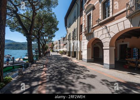 Blick auf Morcote auf dem Lugano-See, das als eines der schönsten Dörfer der Schweiz gilt Stockfoto