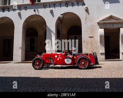 1933 ASTON MARTIN LE MANS, Mille Miglia 2023, day5 in Brescia Stockfoto