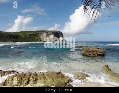 idyllische Küstenlandschaft auf einer karibischen Insel namens Guadeloupe Stockfoto