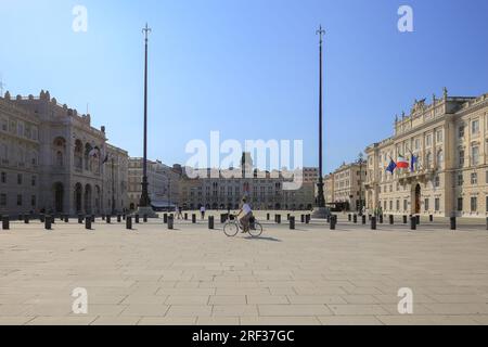 Piazza Unità d'Italia an sonnigen Tagen in Triest Stockfoto