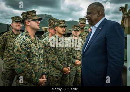 Townsville, Australien. 30. Juli 2023. USA Verteidigungsminister Lloyd Austin trifft sich mit amerikanischen Marines während der multilateralen Militärübung Talisman Sabre am 30. Juli 2023 in Townsville, Queensland, Australien. Kredit: Chad McNeeley/DOD/Alamy Live News Stockfoto