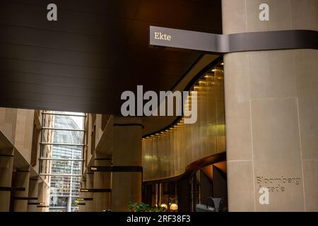 London, Vereinigtes Königreich: Bloomberg Arcade, eine Fußgängerzone mit Restaurants in der City of London zwischen Queen Victoria Street und Walbrook. Stockfoto