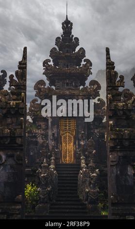 Nahaufnahme von Pura Lempuyang und den Toren des Himmels. Heiliger Tempel auf Bali, heilige Touristenattraktion in Ubud Stockfoto