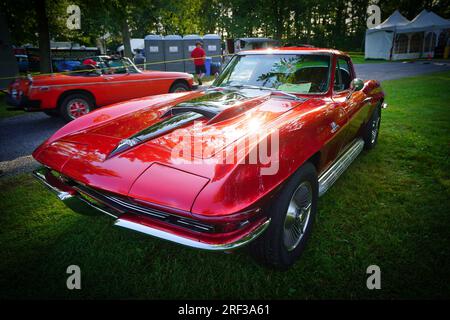 Die klassische 1964 Corvette Stingray auf einer Autoshow. Stockfoto