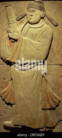 Stele en terre cuite avec musicien, dynastie Tang (618-907), decouverte dans la Province de Shaanxi, Musee de la foret de Steles a Xian. Stockfoto