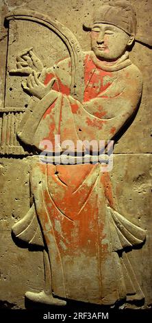 Stele en terre cuite avec musicien, dynastie Tang (618-907), decouverte dans la Province de Shaanxi, Musee de la foret de Steles a Xian. Stockfoto