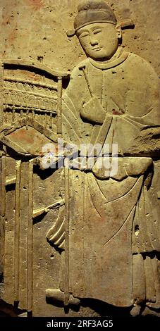 Stele en terre cuite avec musicien, dynastie Tang (618-907), decouverte dans la Province de Shaanxi, Musee de la foret de Steles a Xian. Stockfoto