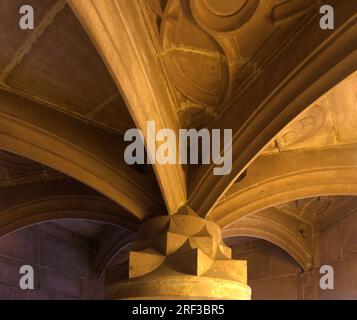 Innenaufnahme eines historischen Spalte Details der Haut-Koenigsbourg Schloss in Frankreich Stockfoto