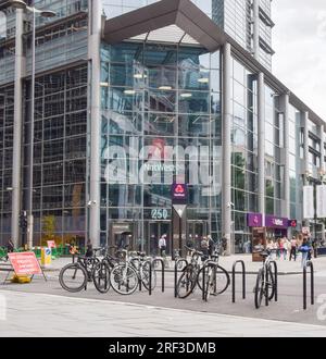 London, Großbritannien. 28. Juli 2023 Außenansicht der Büros von NatWest in Bishopsgate, City of London. Stockfoto