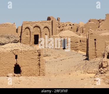 Eindruck um Gabbanat el bagawat, einen historischen Friedhof in Ägypten Stockfoto